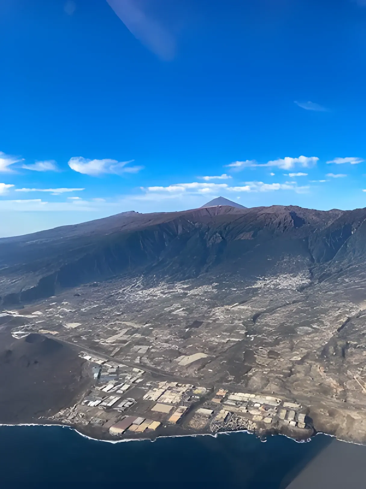 El Teide asomando sobre el valle de Güímar